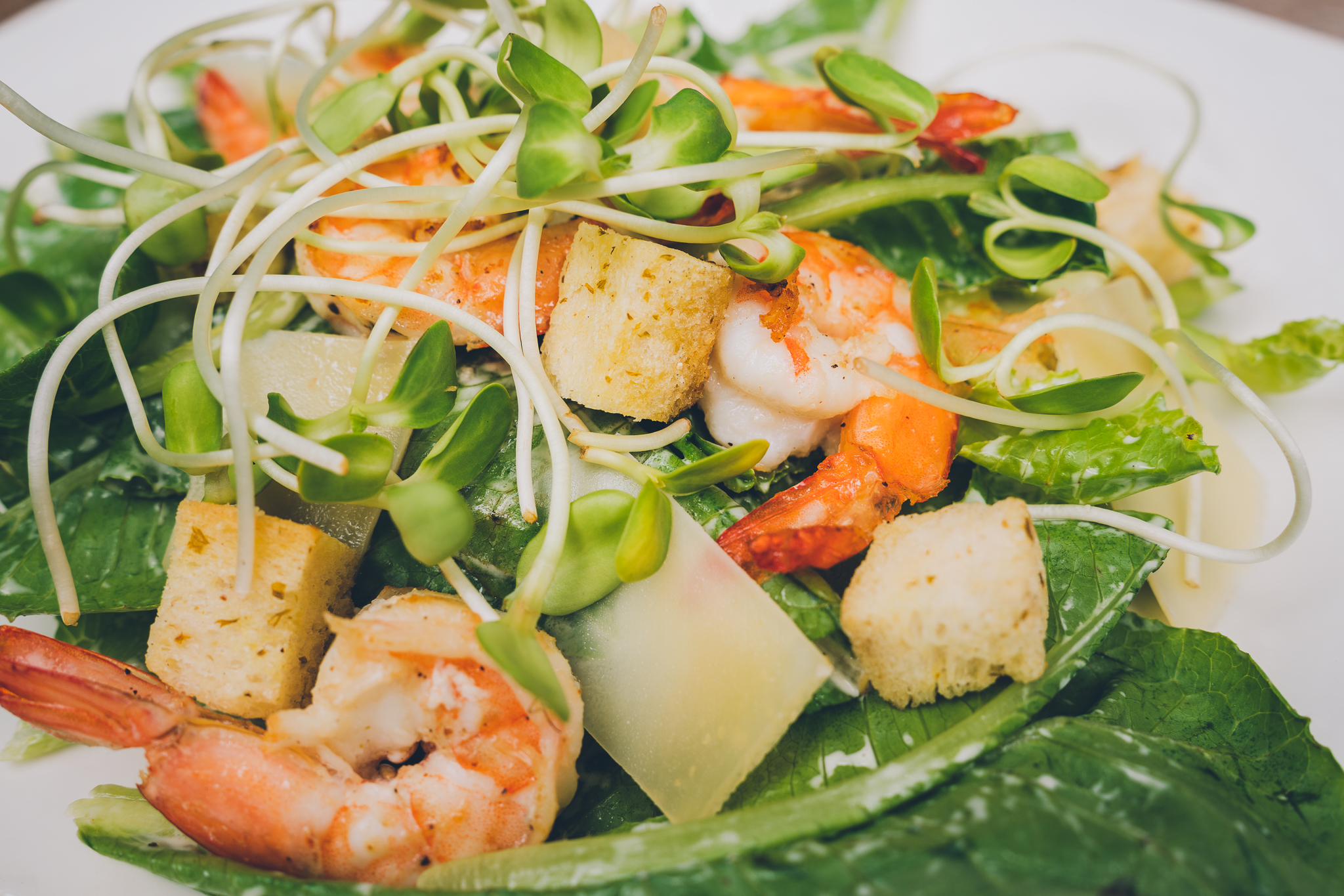 Caesar salad with prawns
